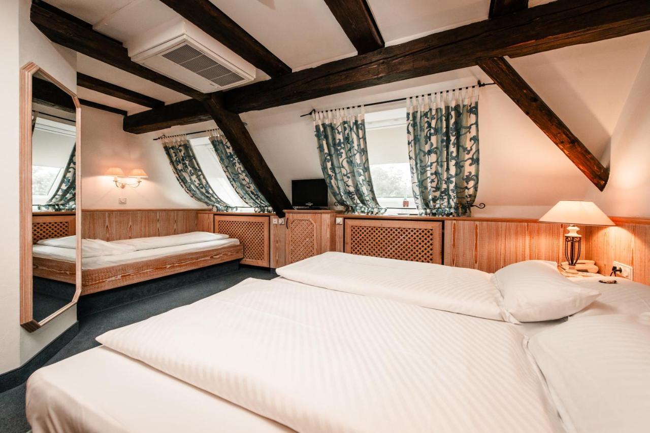 Hotel & Restaurant Ochsen Мерклинген Экстерьер фото